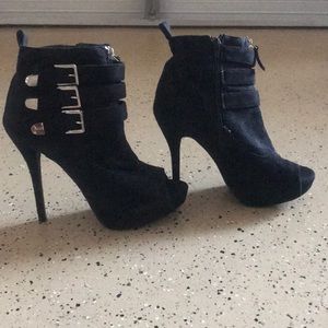 Black open toe boot heels.